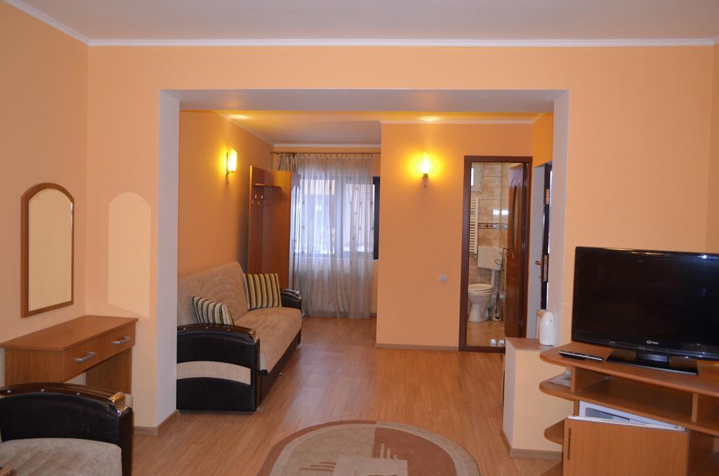 Casa Alba Hotel Ramnicu Valcea Exterior photo
