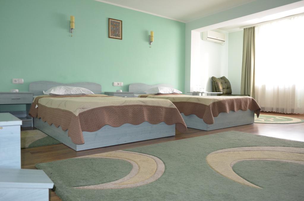 Casa Alba Hotel Ramnicu Valcea Exterior photo