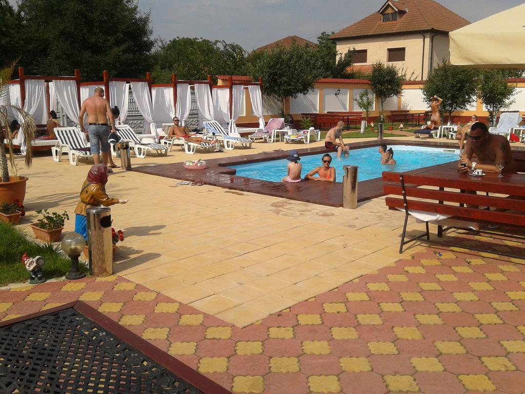 Casa Alba Hotel Ramnicu Valcea Exterior photo