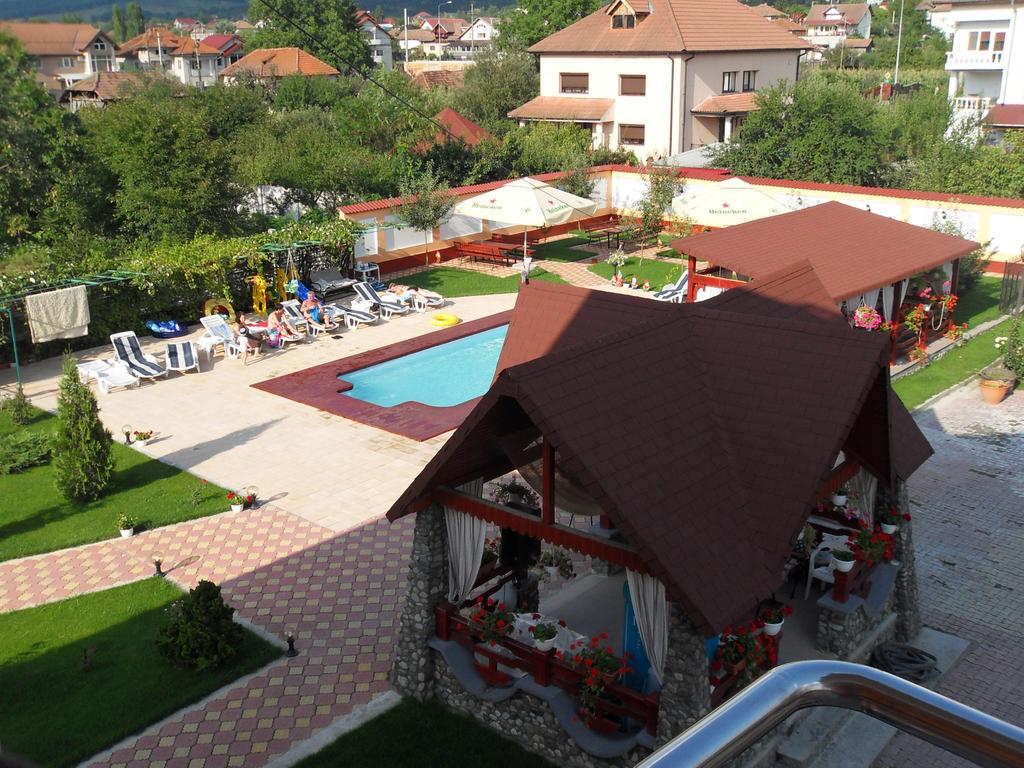 Casa Alba Hotel Ramnicu Valcea Exterior photo