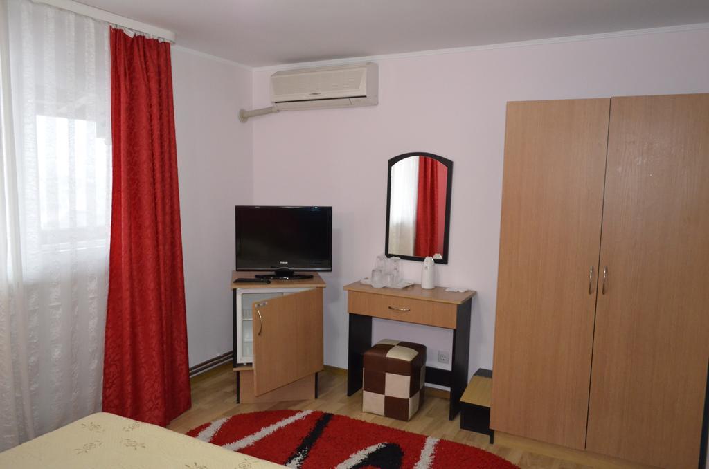 Casa Alba Hotel Ramnicu Valcea Exterior photo