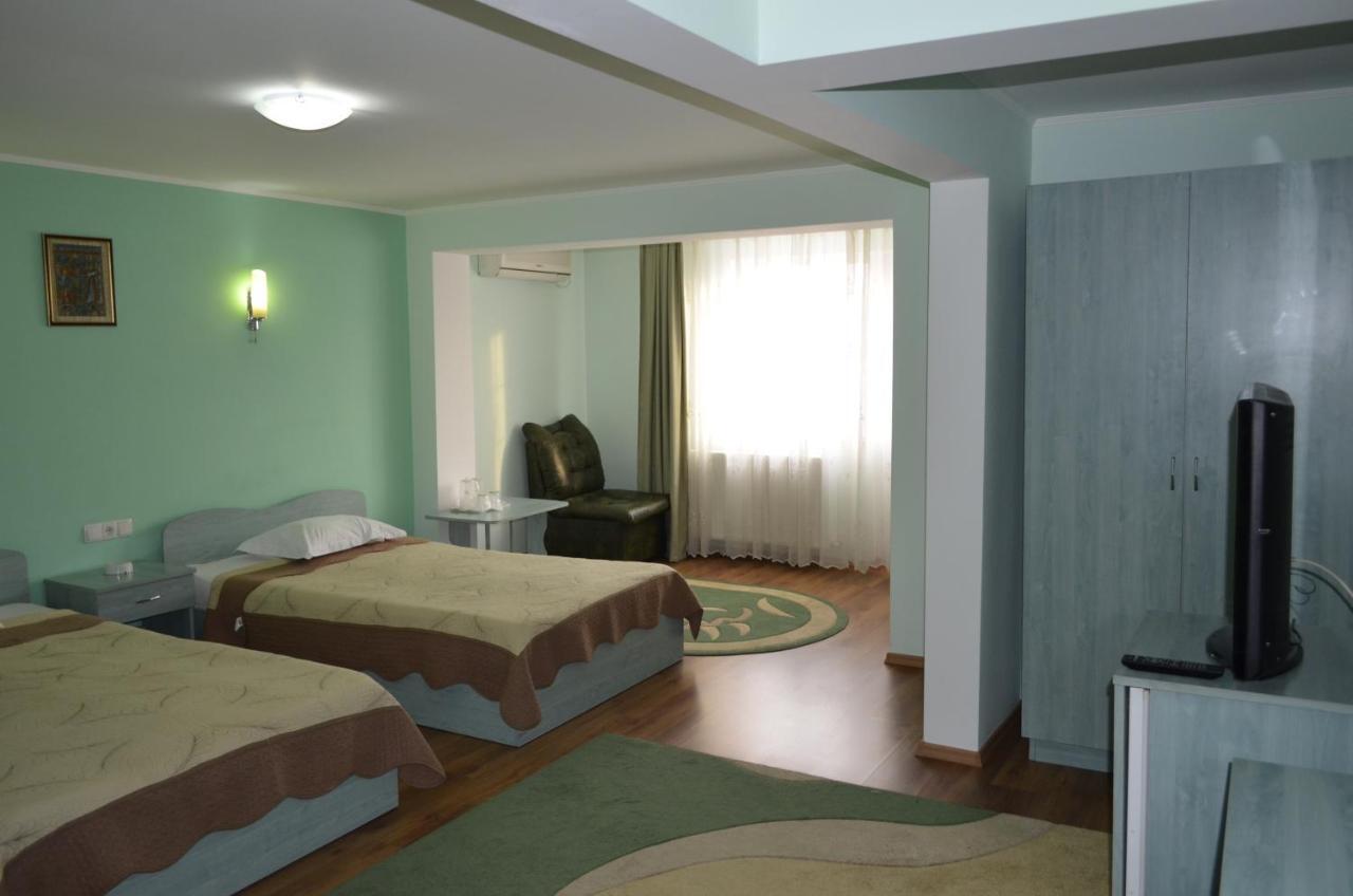 Casa Alba Hotel Ramnicu Valcea Exterior photo